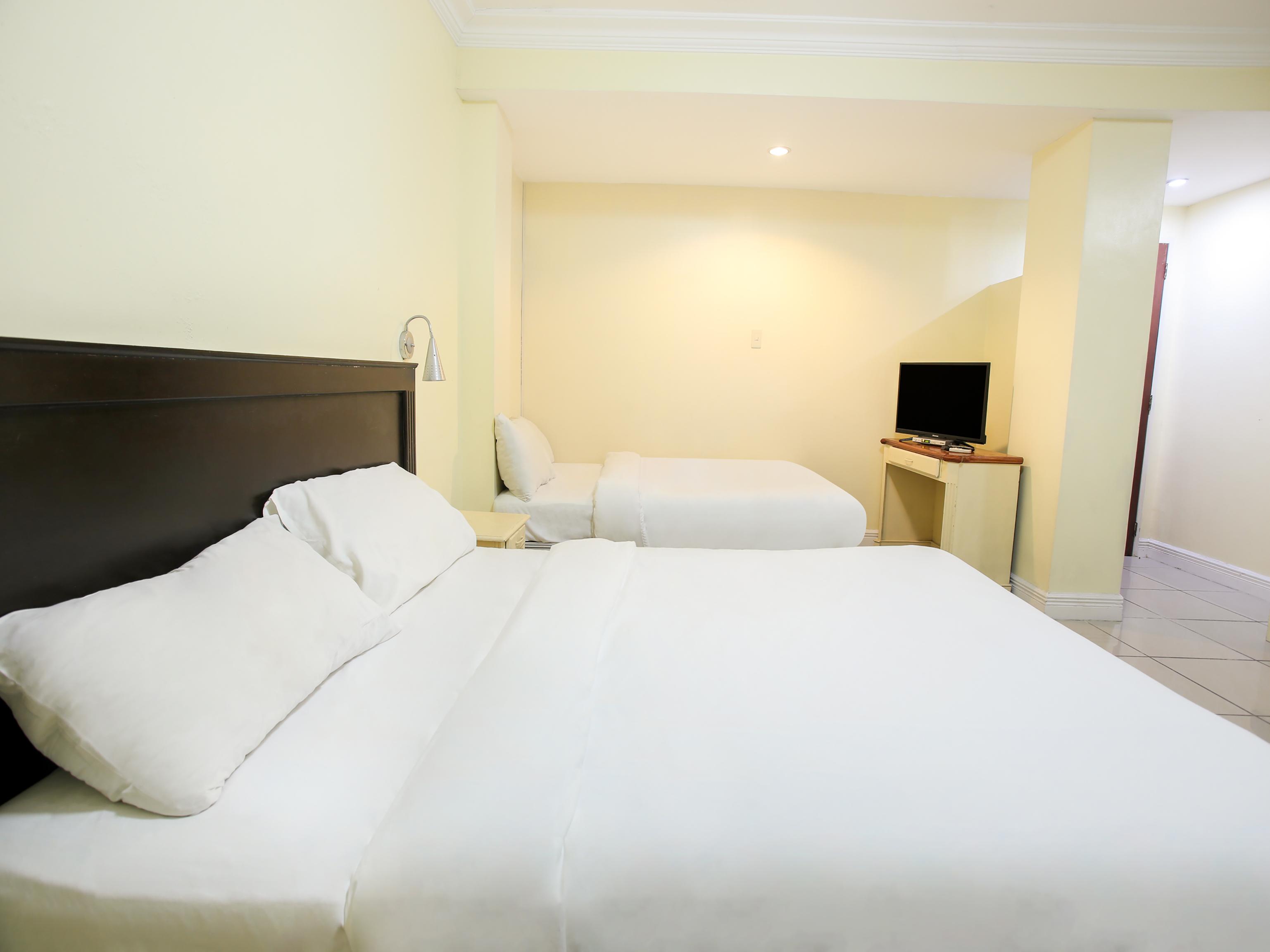 Hotel Euroasia By Bluebookers Angeles Exterior foto