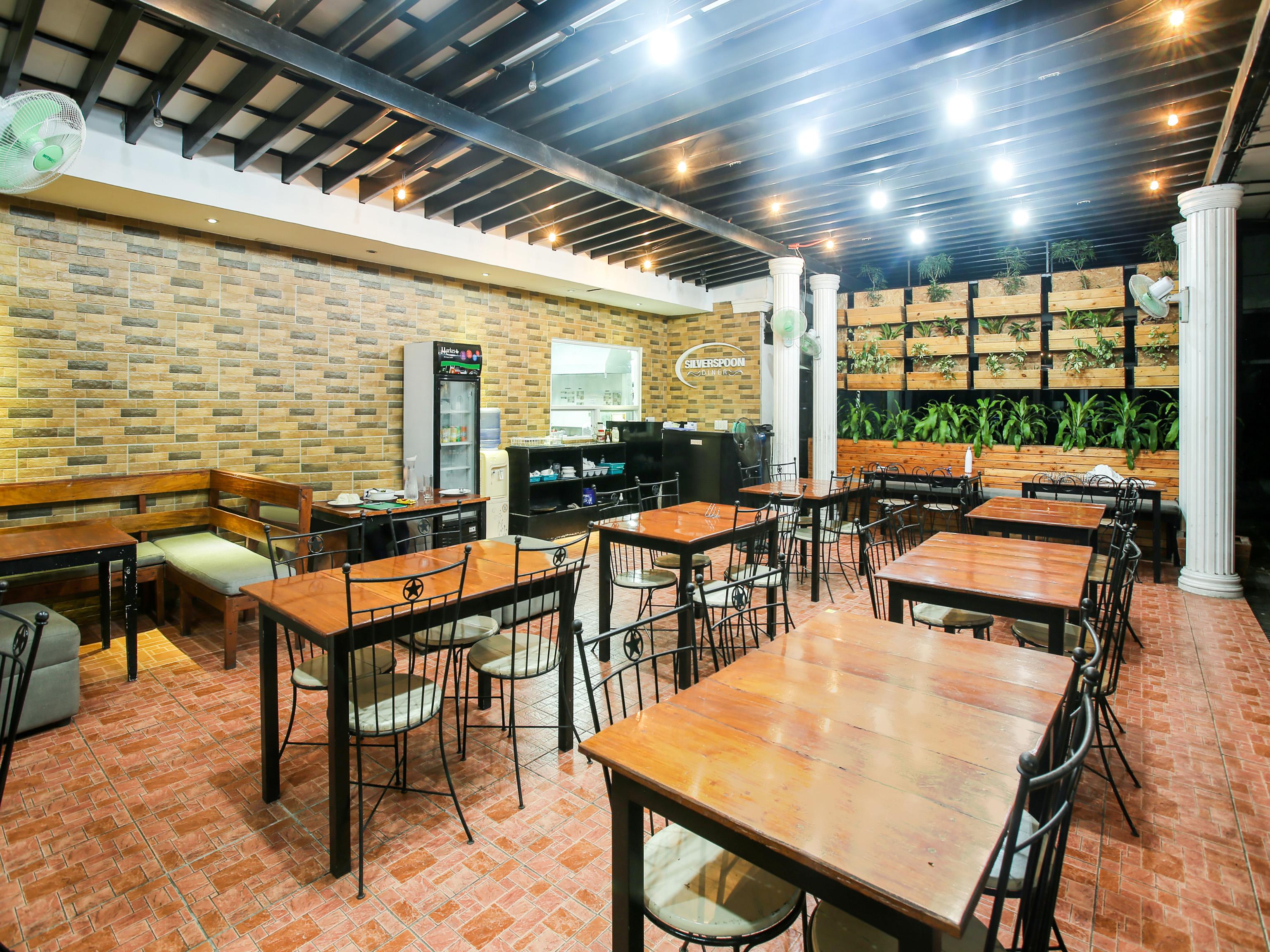 Hotel Euroasia By Bluebookers Angeles Exterior foto