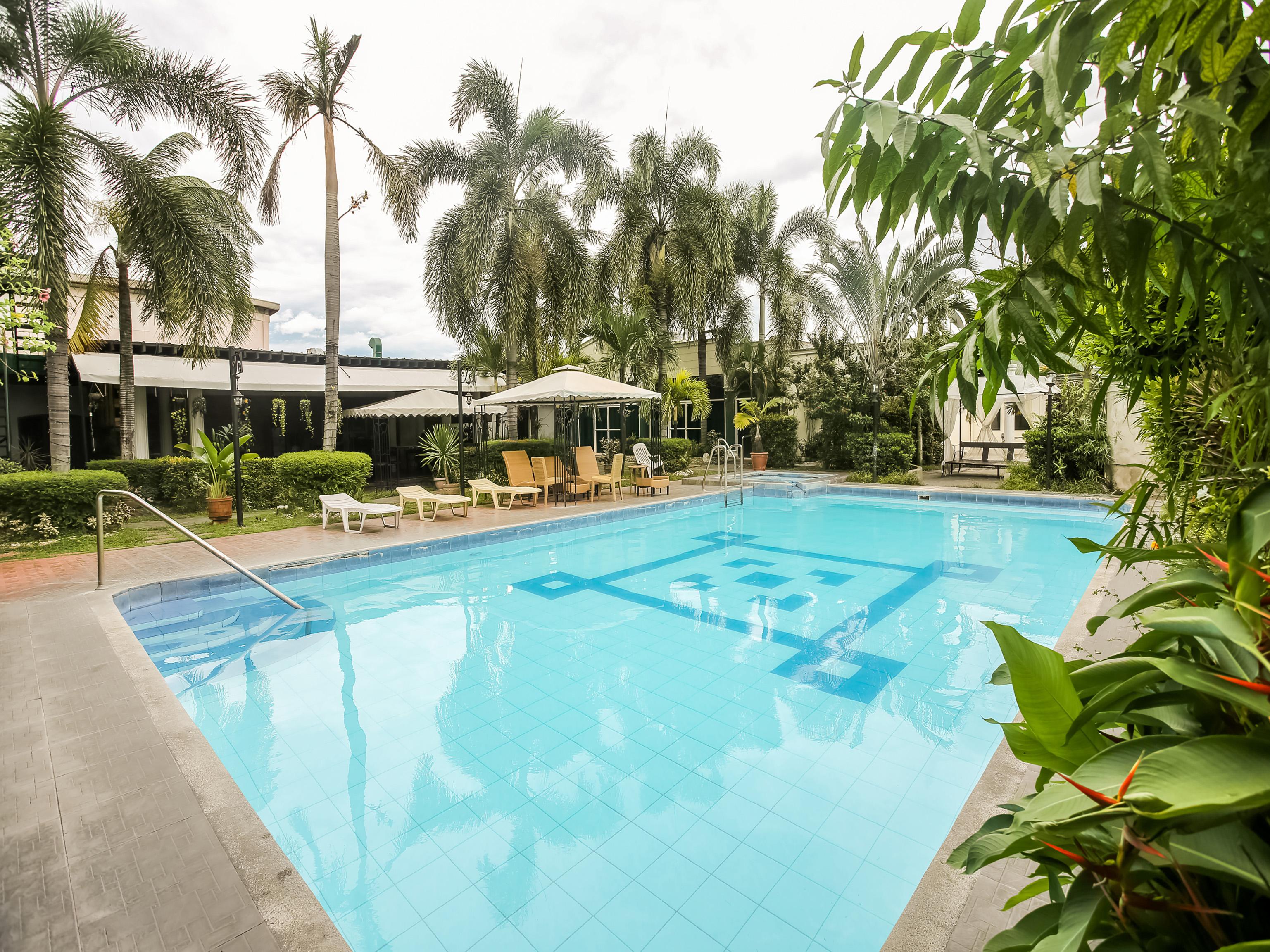 Hotel Euroasia By Bluebookers Angeles Exterior foto