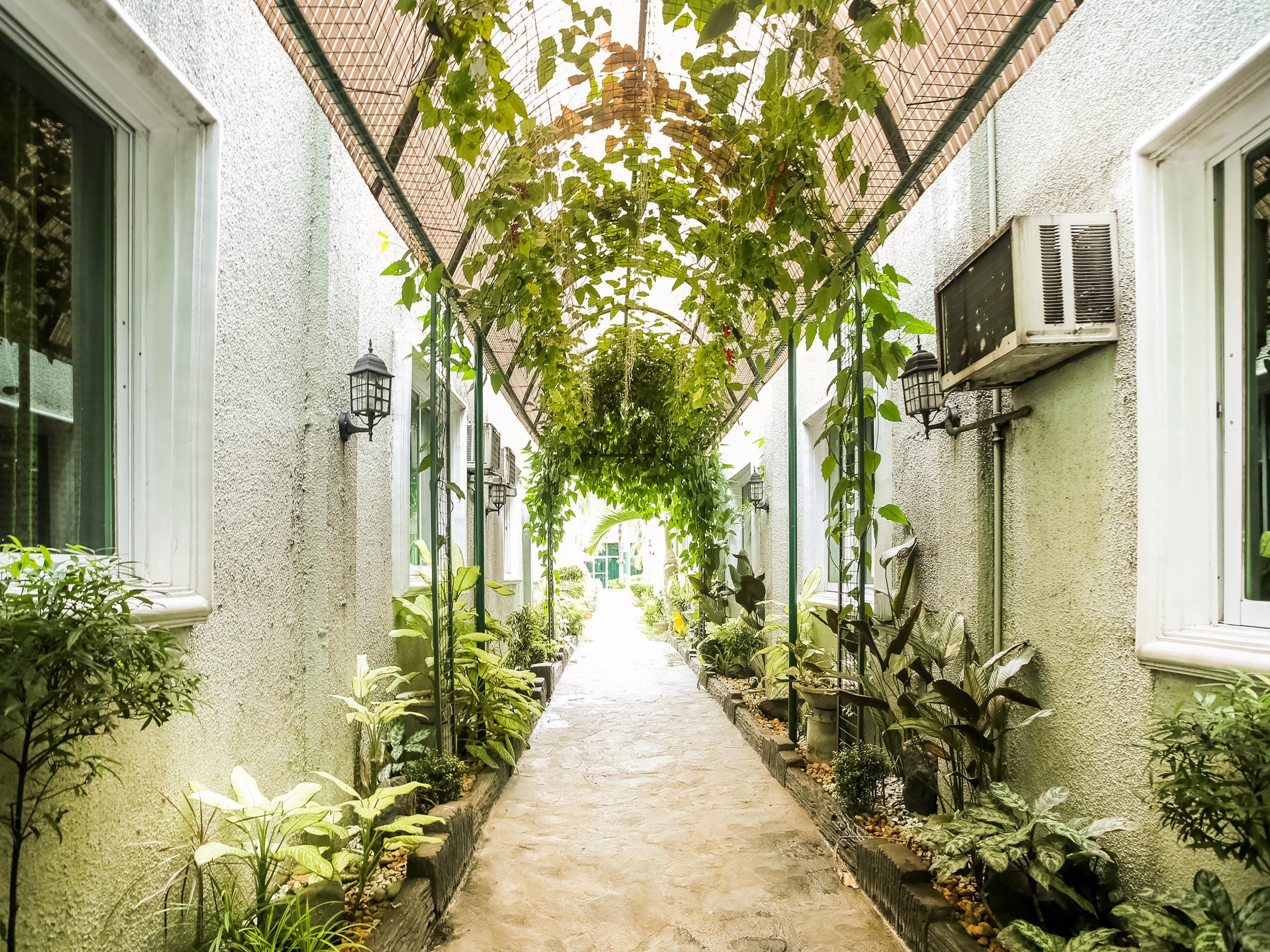 Hotel Euroasia By Bluebookers Angeles Exterior foto