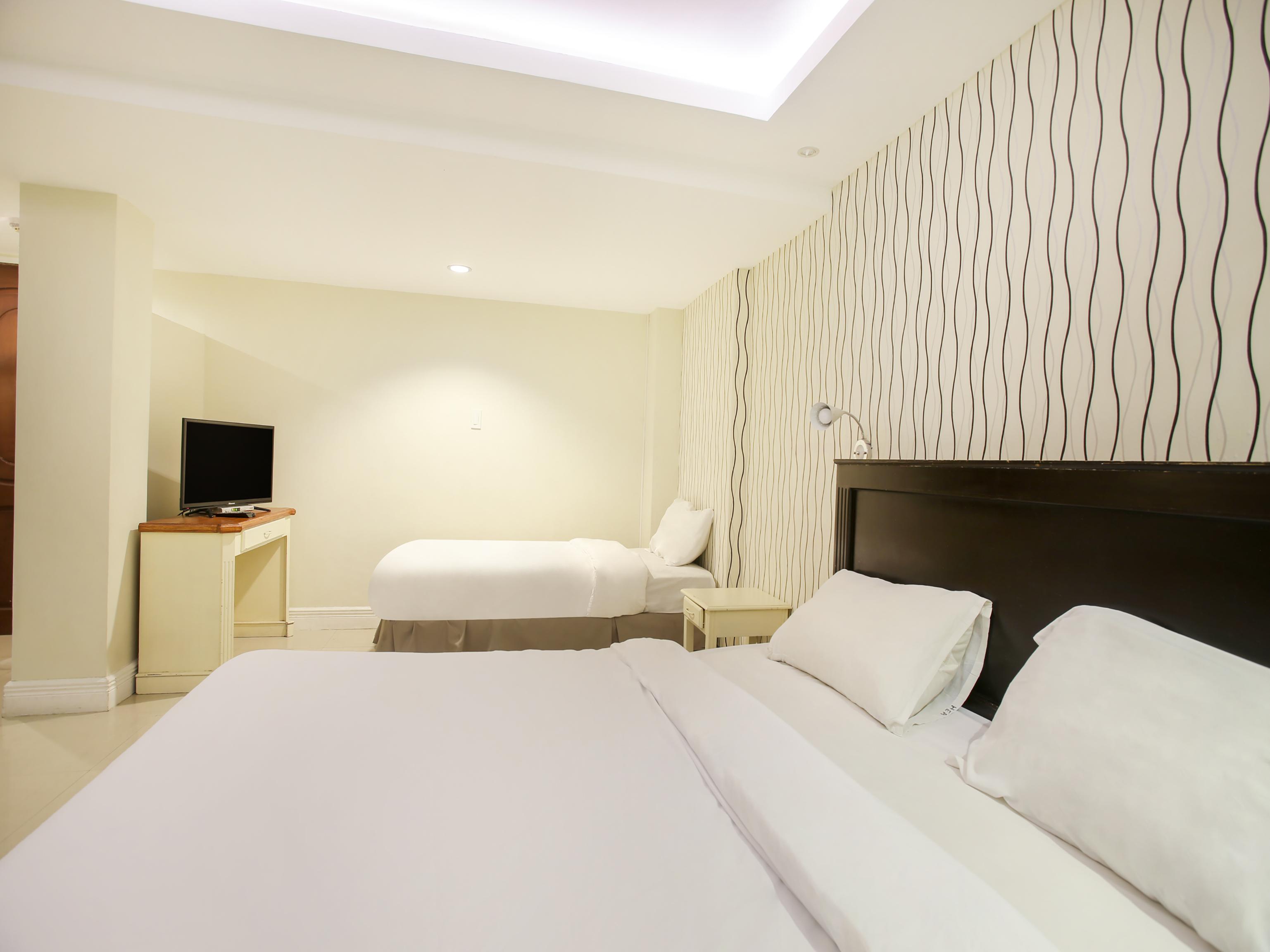 Hotel Euroasia By Bluebookers Angeles Exterior foto