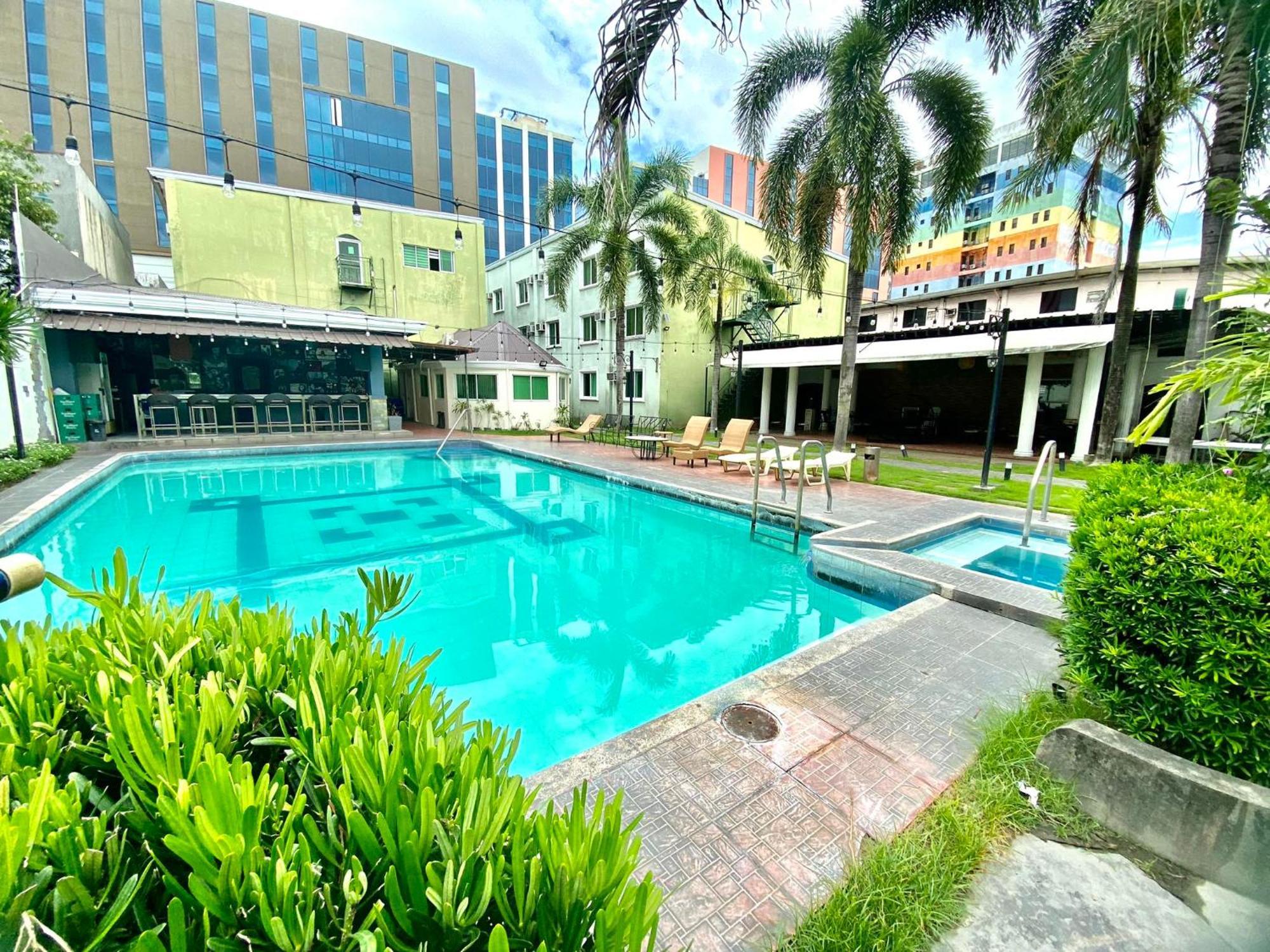 Hotel Euroasia By Bluebookers Angeles Exterior foto