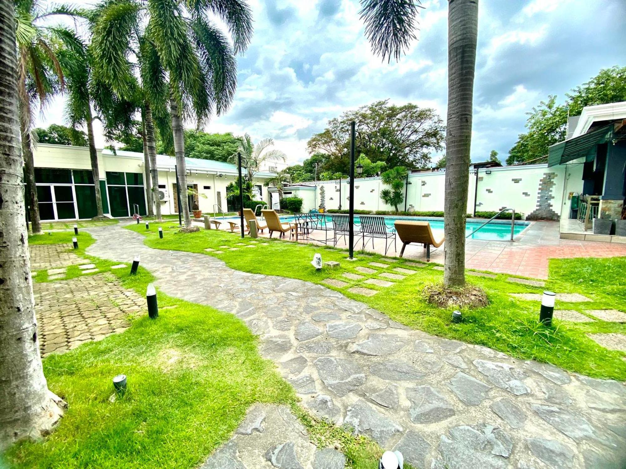 Hotel Euroasia By Bluebookers Angeles Exterior foto