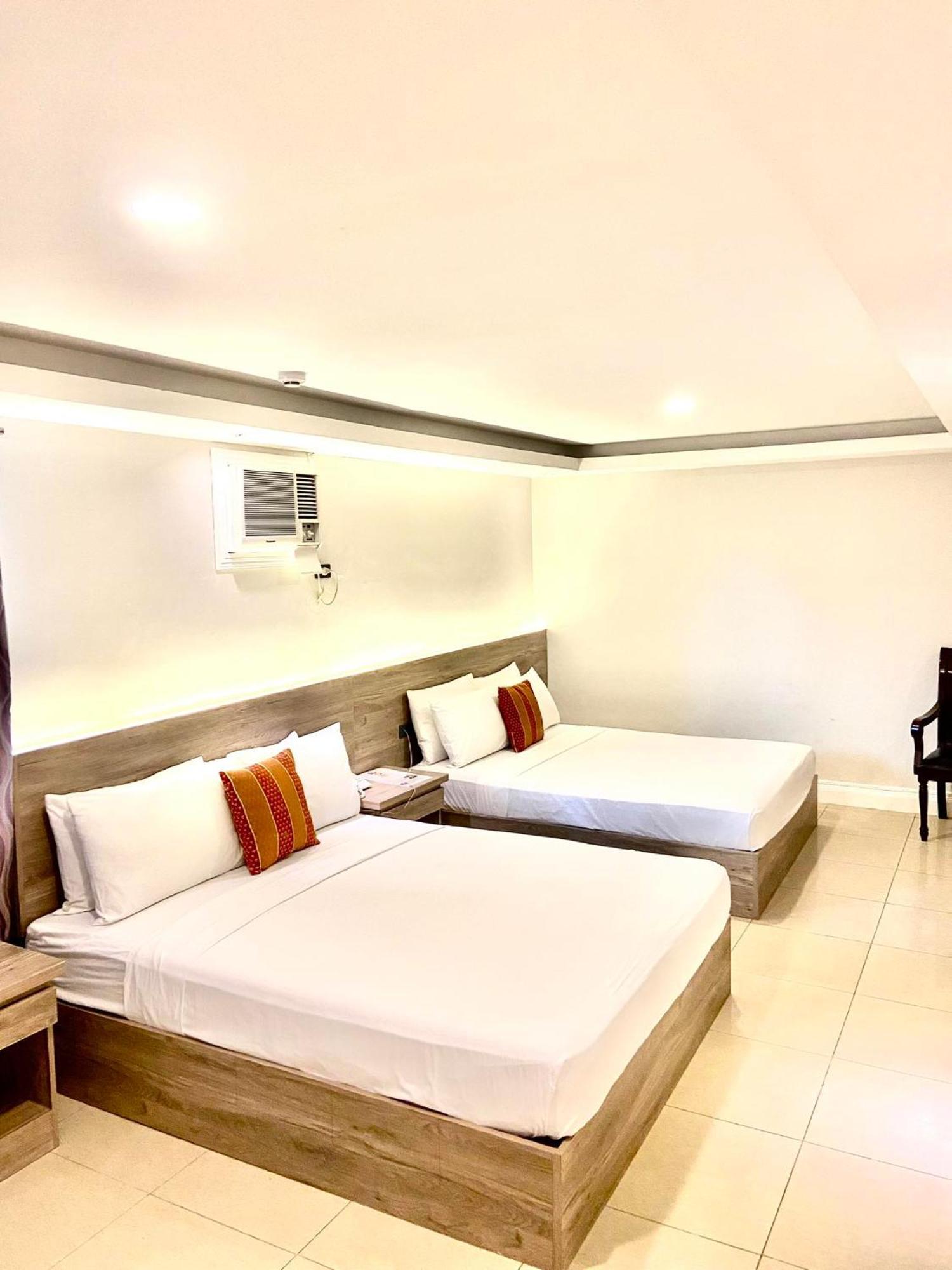 Hotel Euroasia By Bluebookers Angeles Exterior foto