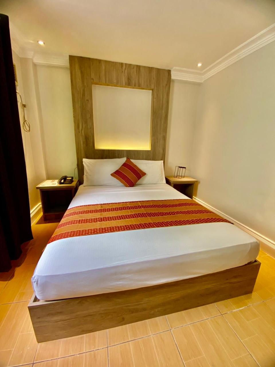 Hotel Euroasia By Bluebookers Angeles Exterior foto