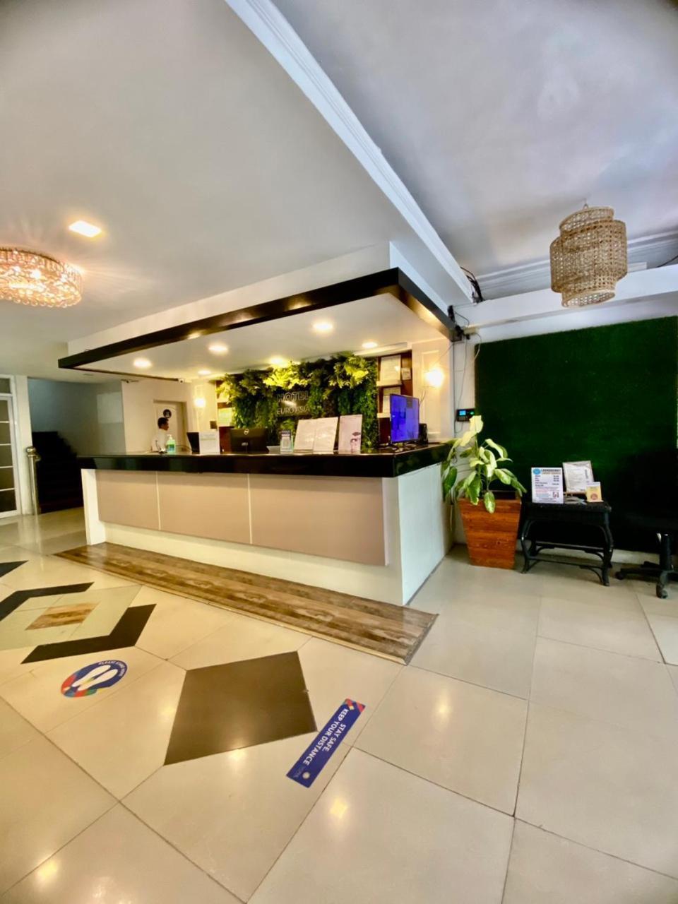 Hotel Euroasia By Bluebookers Angeles Exterior foto