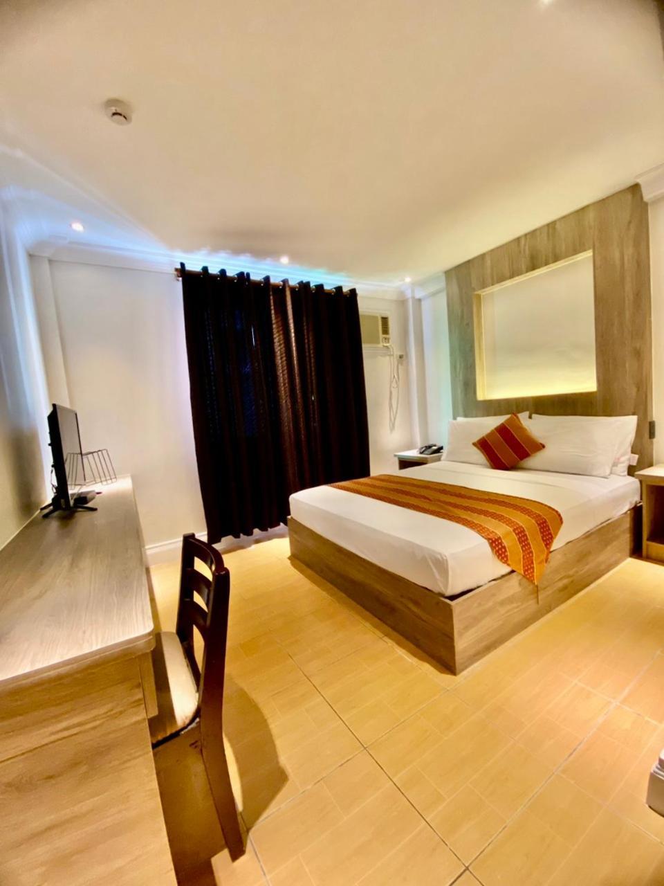 Hotel Euroasia By Bluebookers Angeles Exterior foto